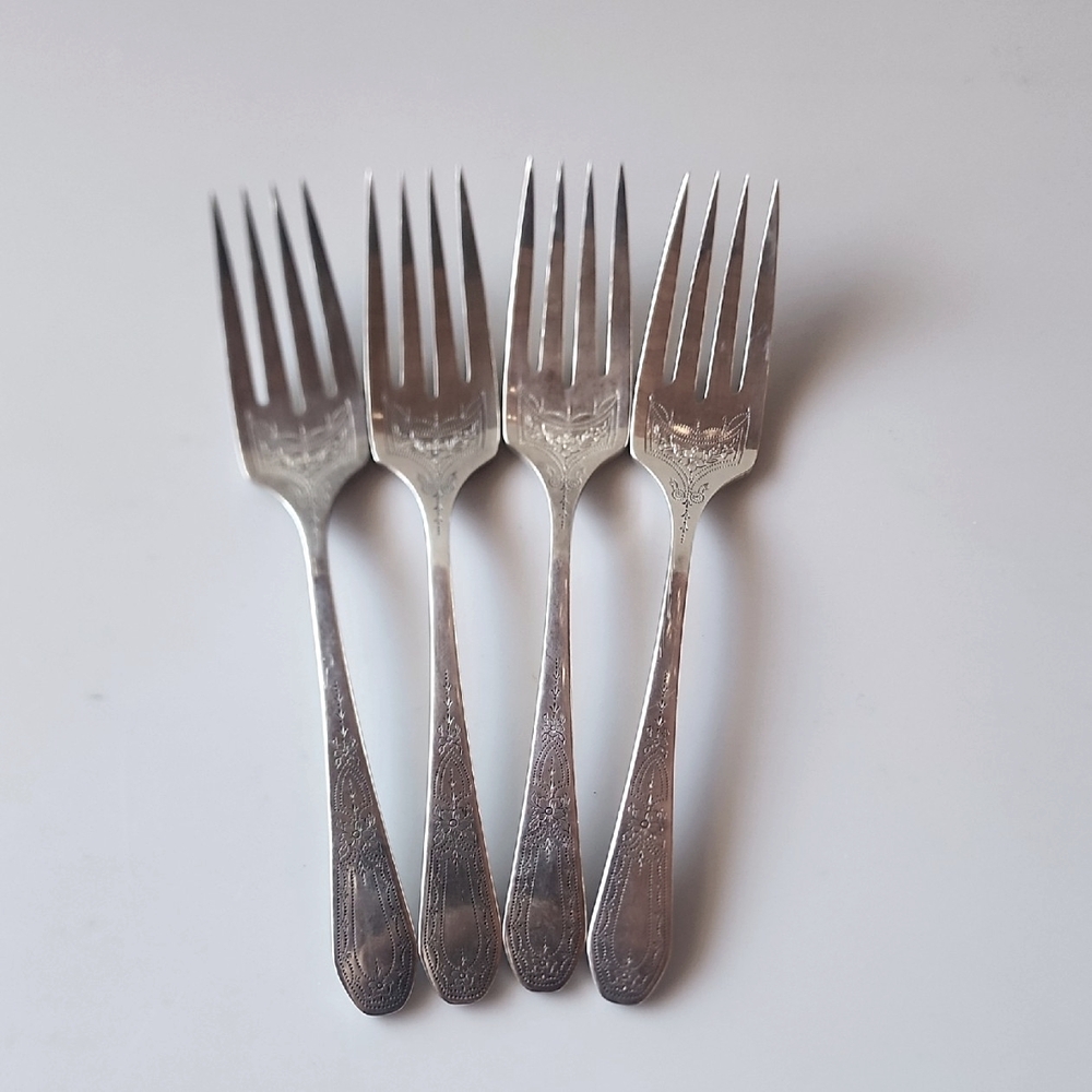 4 pcs. Paul Revere Pattern By Oneida Community Plate Silverplated  Salad Fork.